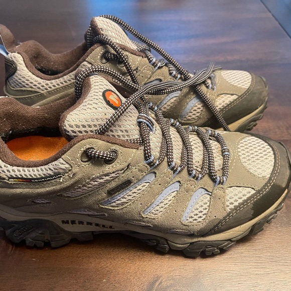 Merrell Athletic Shoes Tan and Black Trail-Ready Design Waterproof - Picture 2 of 8